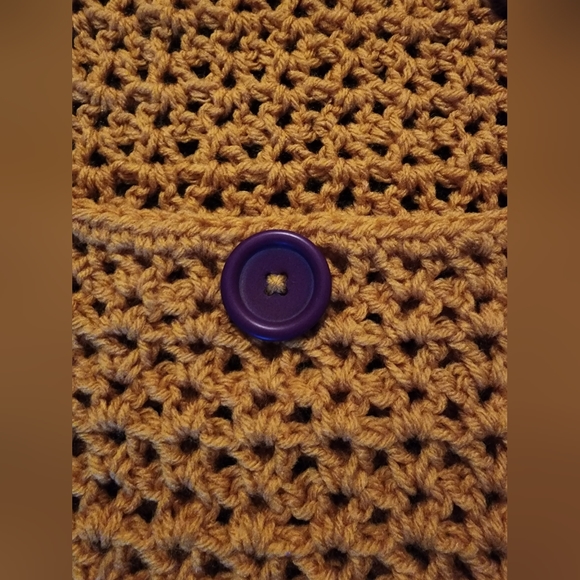 Handmade crochet pocket shawl - Picture 5 of 7